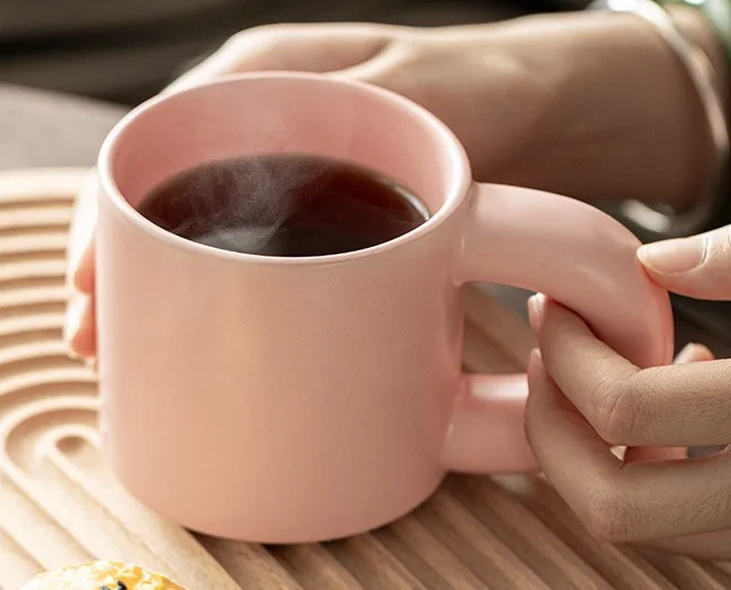 YML factory wholesale mug custom ceramic cup print lettering accompanied by hand gift ceramic mug LOGO hotel advertising gifts